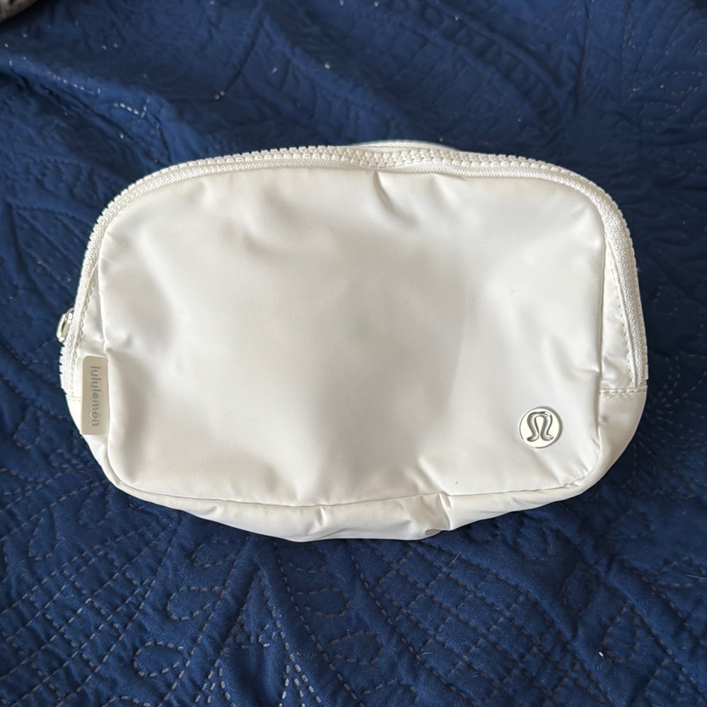 Lululemon Everywhere Belt Bag